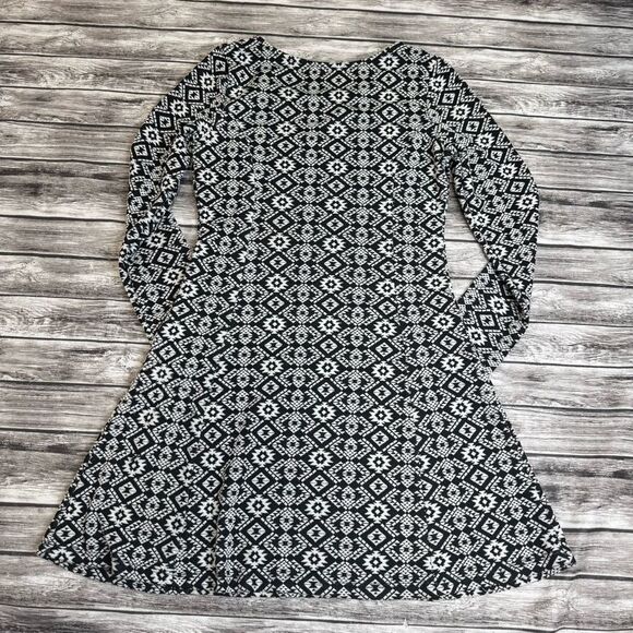 Women's Black White Geometric Fit Flare Dress Long Sleeve Knee Length S - Picture 12 of 12
